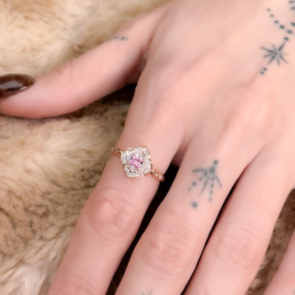 pozłacany pierścionek róż i cyrkonie - PINK LOTUS - obrazek 3