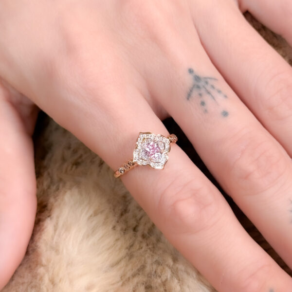 pozłacany pierścionek róż i cyrkonie - PINK LOTUS - obrazek 4