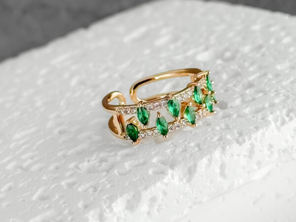 pozłacany pierścionek z zielonymi kamieniami - Emerald  CASCADE