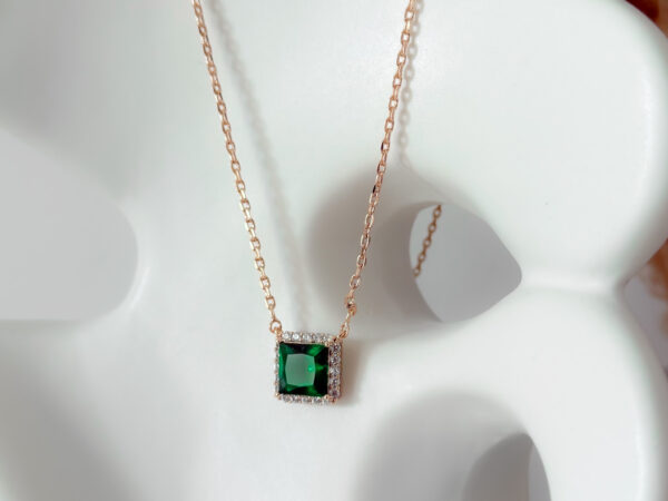 pozłacany naszyjnik z kamieniem Verde