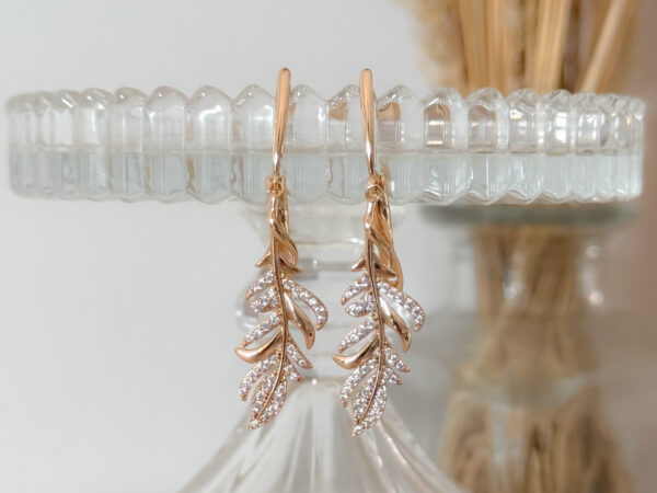 pozłacane kolczyki pióra