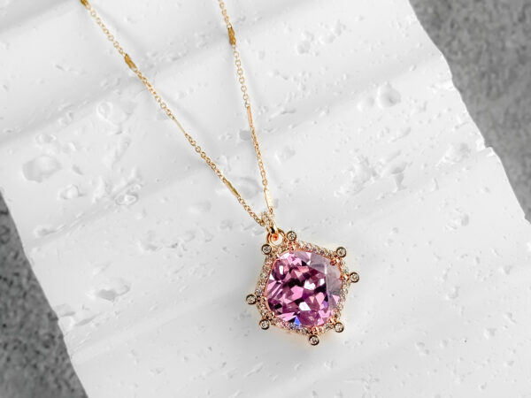 naszyjnik z różowym kamieniem - peonelle