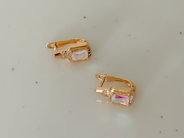 pozłacane kolczyki opal