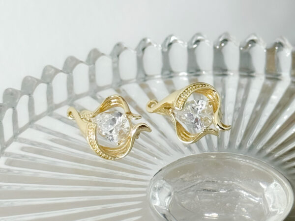 pozłacane kolczyki lilia